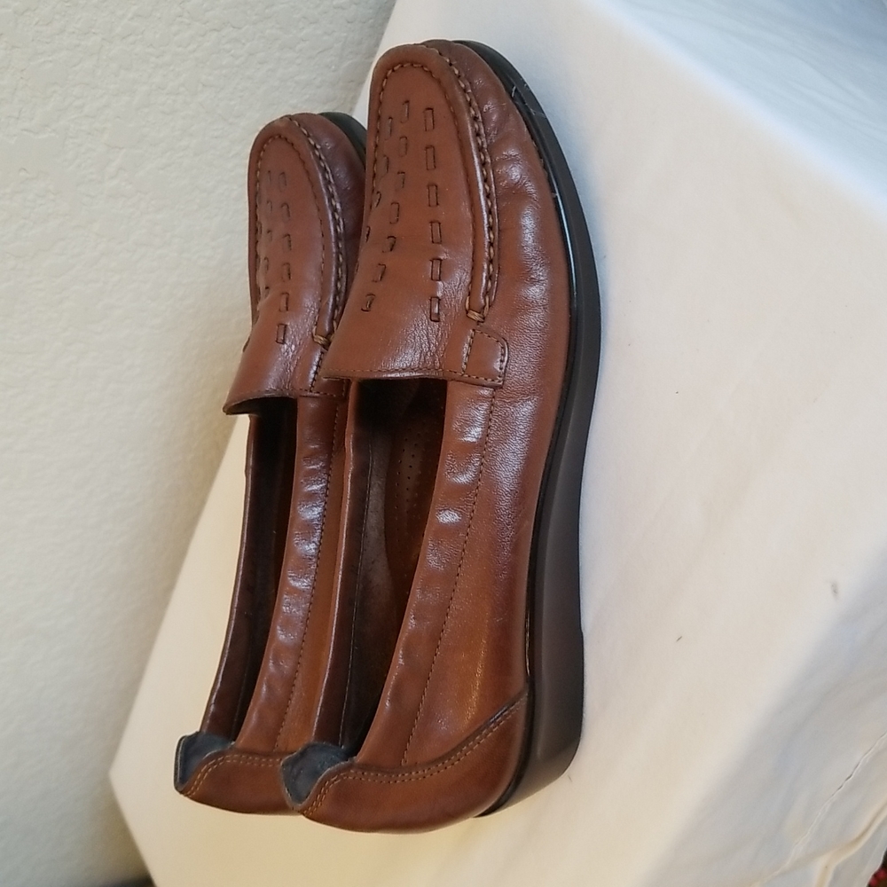 EUC SAS Tripad Weave Slip on Loafer Size 9N